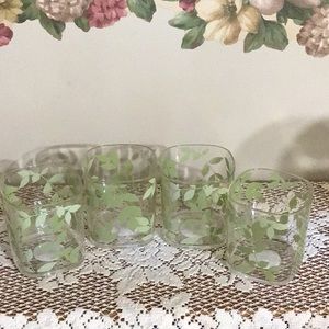 4/$10 NWOT Set of 4 Leaf Pattern Glasses